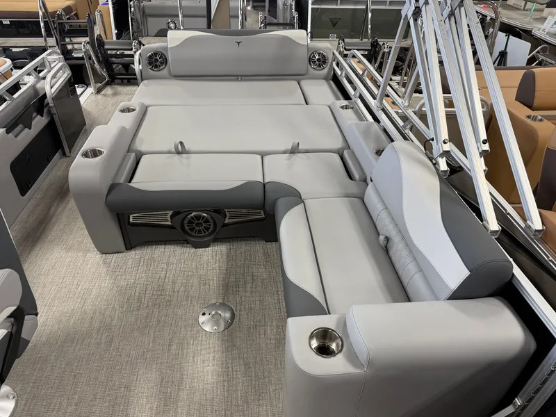 Slide: The Image of Tahoe LTZ 2385 VRL Swingback & Honda 4-Stroke EFI 2025 - 15