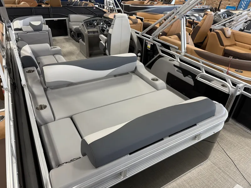 Slide: The Image of Tahoe LTZ 2385 VRL Swingback & Honda 4-Stroke EFI 2025 - 17