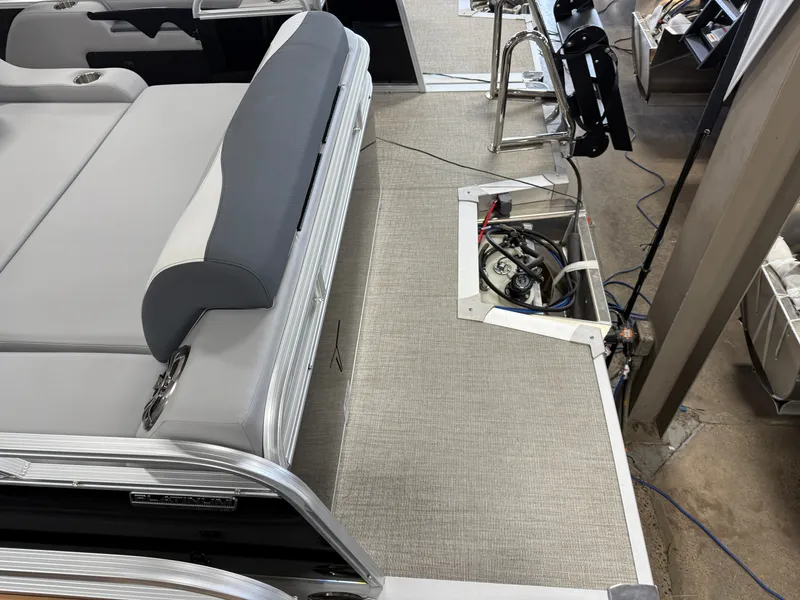 Slide: The Image of Tahoe LTZ 2385 VRL Swingback & Honda 4-Stroke EFI 2025 - 18