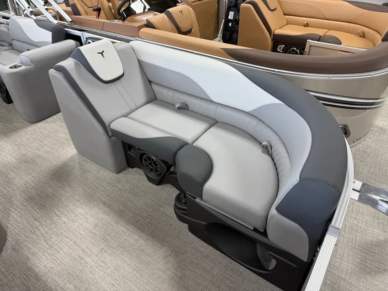 Slide: The Image of Tahoe LTZ 2385 VRL Swingback & Honda 4-Stroke EFI 2025 - 8