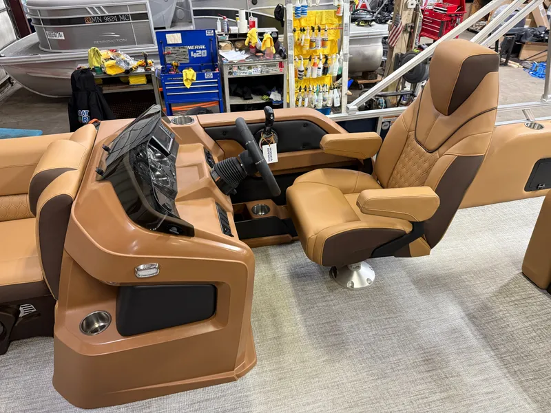 Slide: The Image of Tahoe LTZ 2385 Swingback (VRL) & Honda 4-Stroke EFI 2025 - 10