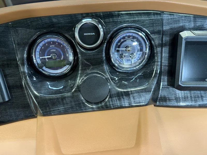 Slide: The Image of Tahoe LTZ 2385 Swingback (VRL) & Honda 4-Stroke EFI 2025 - 14