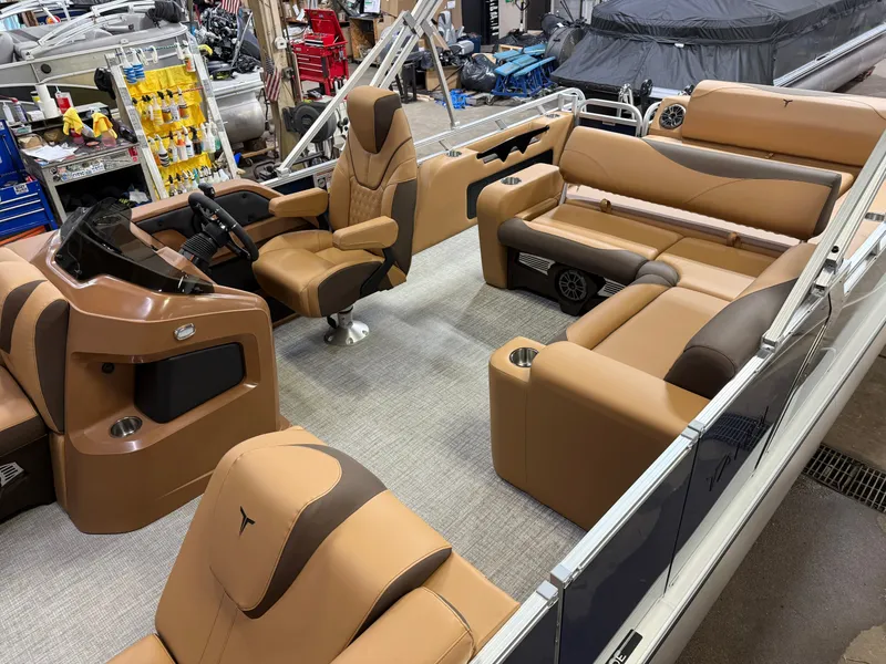 Slide: The Image of Tahoe LTZ 2385 Swingback (VRL) & Honda 4-Stroke EFI 2025 - 3