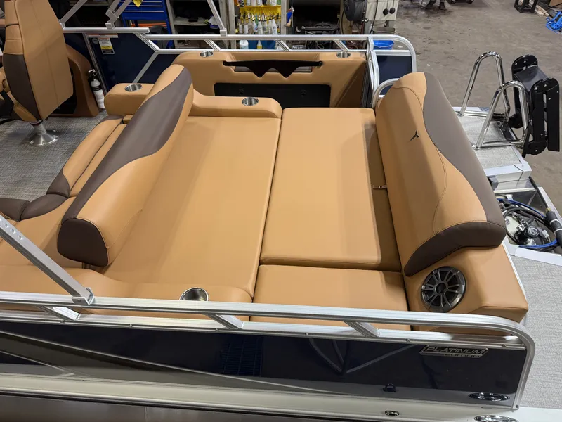 Slide: The Image of Tahoe LTZ 2385 Swingback (VRL) & Honda 4-Stroke EFI 2025 - 4