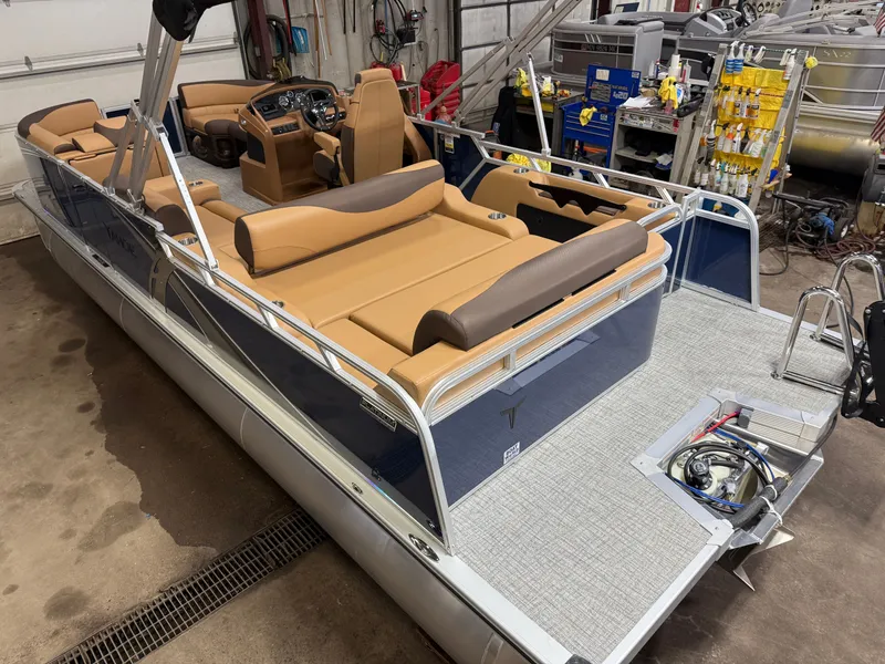 Slide: The Image of Tahoe LTZ 2385 Swingback (VRL) & Honda 4-Stroke EFI 2025 - 5