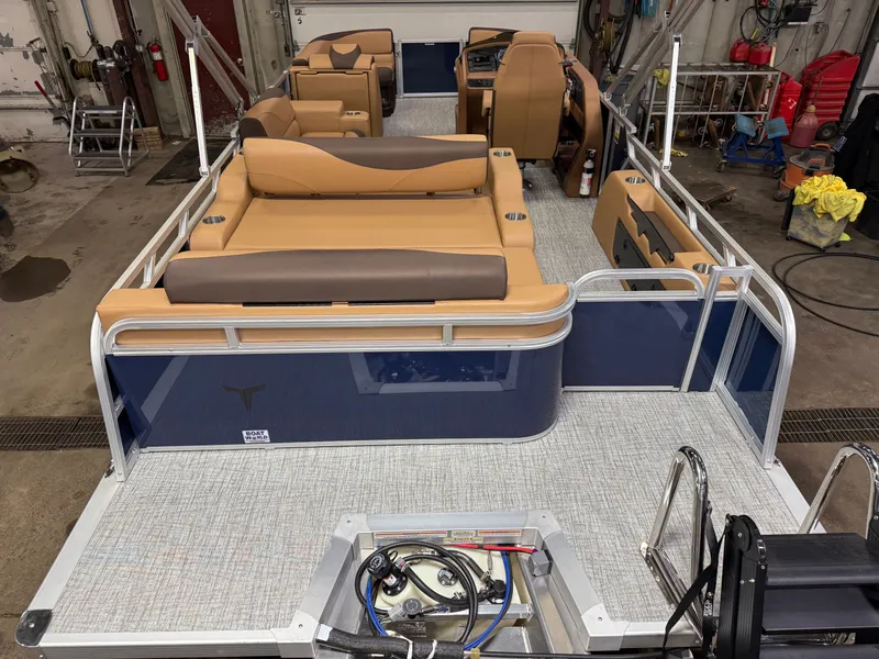 Slide: The Image of Tahoe LTZ 2385 Swingback (VRL) & Honda 4-Stroke EFI 2025 - 6