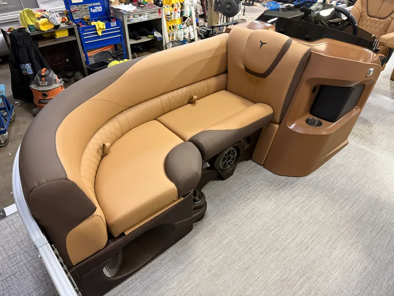 Slide: The Image of Tahoe LTZ 2385 Swingback (VRL) & Honda 4-Stroke EFI 2025 - 8