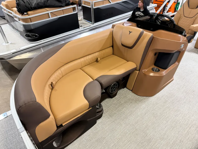 Slide: The Image of Tahoe LTZ 2385 Swingback (VRL) & Honda 4-Stroke EFI 2025 - 10