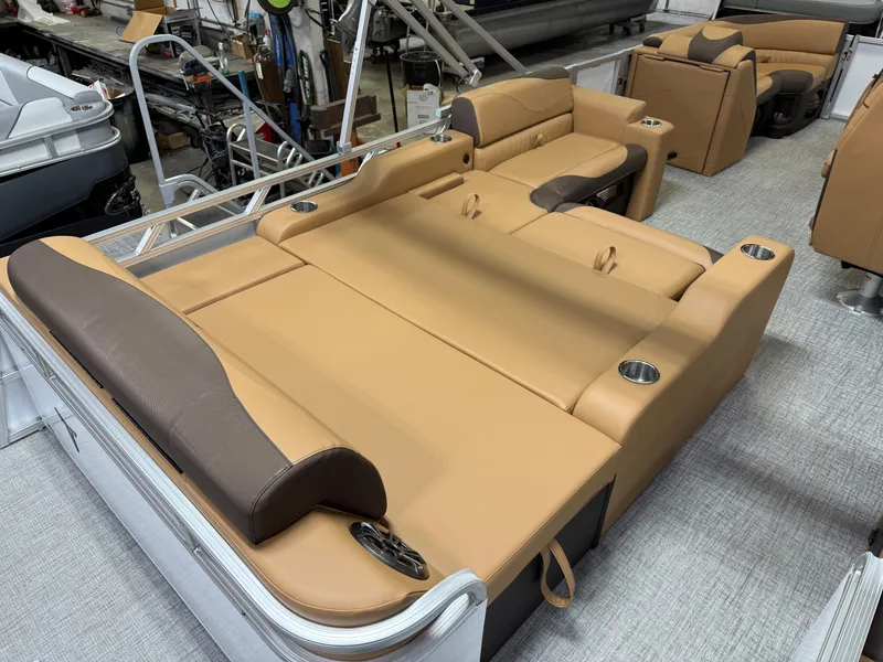 Slide: The Image of Tahoe LTZ 2385 Swingback (VRL) & Honda 4-Stroke EFI 2025 - 23