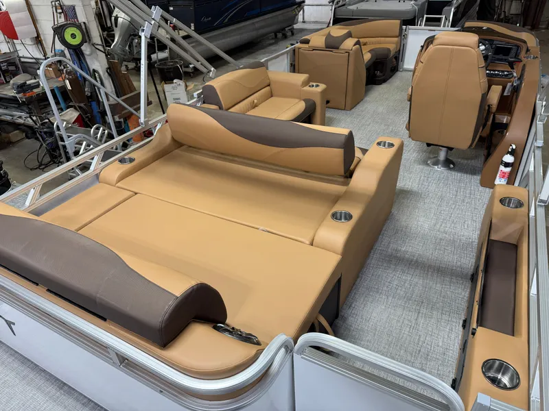 Slide: The Image of Tahoe LTZ 2385 Swingback (VRL) & Honda 4-Stroke EFI 2025 - 27