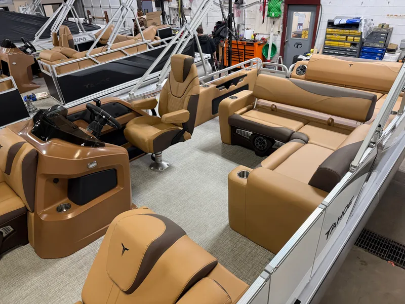 Slide: The Image of Tahoe LTZ 2385 Swingback (VRL) & Honda 4-Stroke EFI 2025 - 4