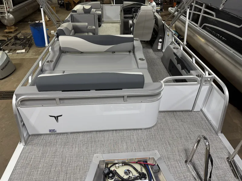 Slide: The Image of Tahoe LTZ 2385 Swingback (VRL) & Honda 4-Stroke EFI 2025 - 5