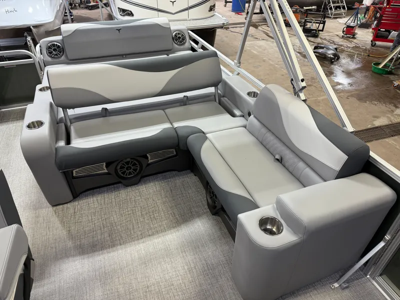 Slide: The Image of Tahoe LTZ 2385 Swingback (VRL) & Honda 4-Stroke EFI 2025 - 17