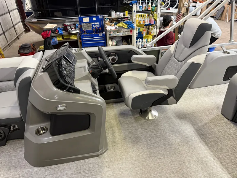 Slide: The Image of Tahoe LTZ 2385 Swingback (VRL) & Honda 4-Stroke EFI 2025 - 9