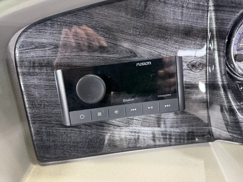 Slide: The Image of Tahoe LTZ 2385 Swingback (VRL) Pontoon & Honda 4-Stroke EFI 2025 - 12