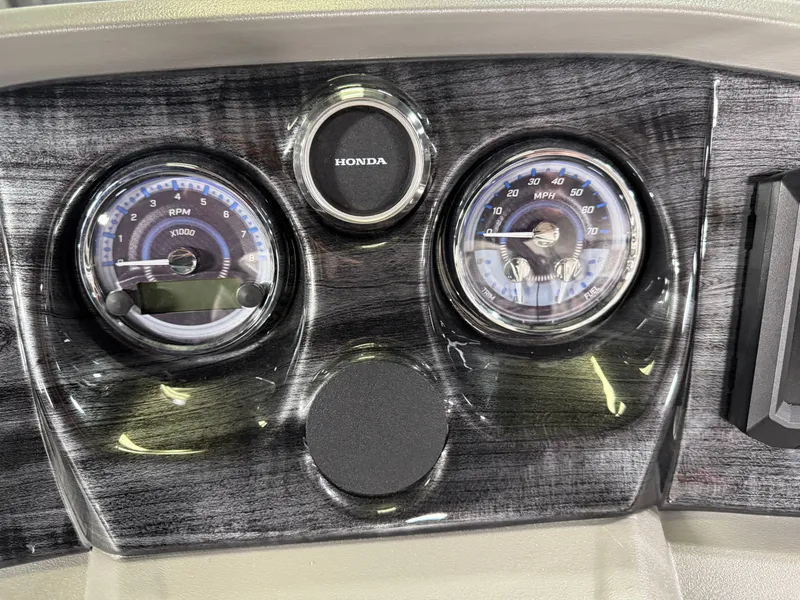 Slide: The Image of Tahoe LTZ 2385 Swingback (VRL) Pontoon & Honda 4-Stroke EFI 2025 - 13