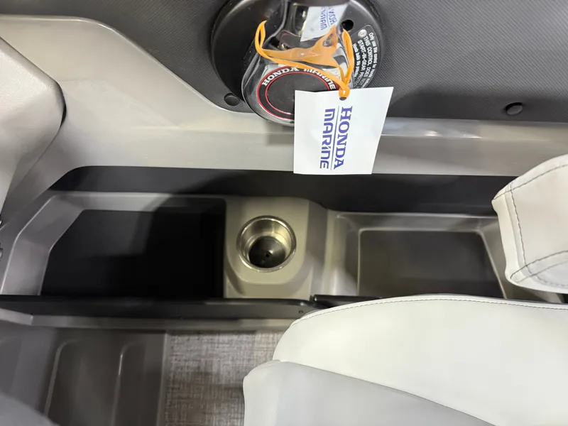 Slide: The Image of Tahoe LTZ 2385 Swingback (VRL) Pontoon & Honda 4-Stroke EFI 2025 - 15