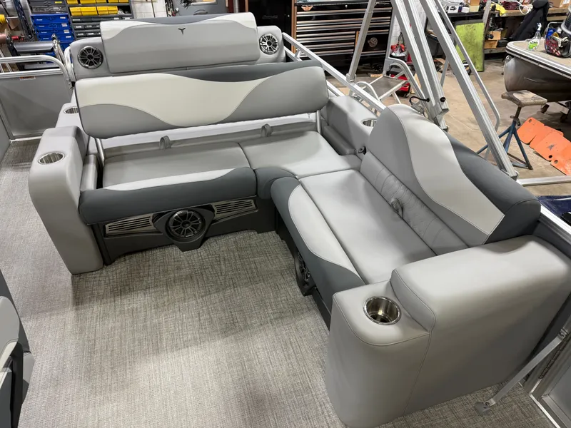 Slide: The Image of Tahoe LTZ 2385 Swingback (VRL) Pontoon & Honda 4-Stroke EFI 2025 - 17