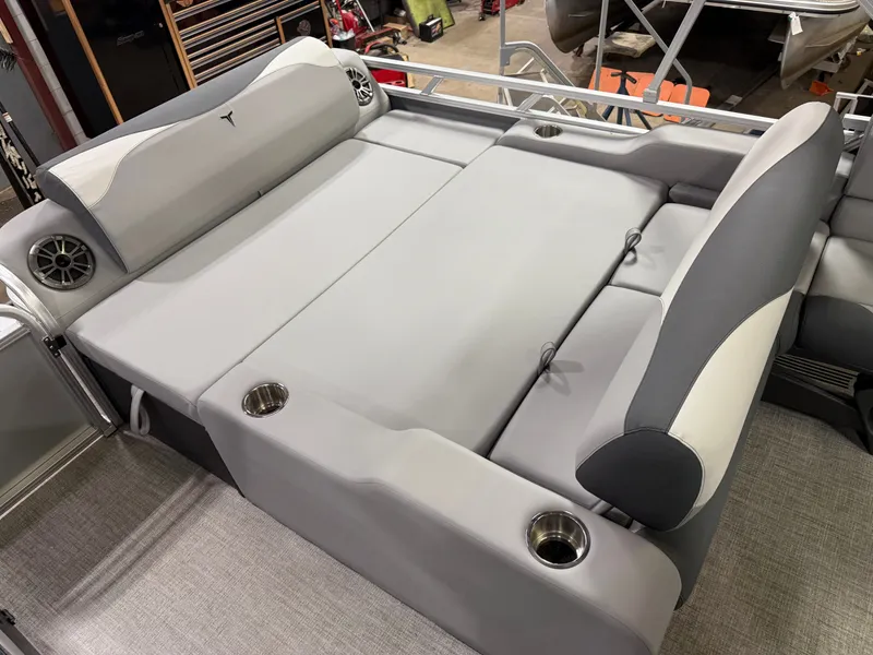 Slide: The Image of Tahoe LTZ 2385 Swingback (VRL) Pontoon & Honda 4-Stroke EFI 2025 - 19