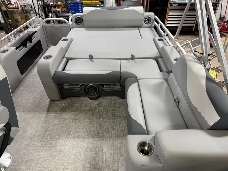 Slide: The Image of Tahoe LTZ 2385 Swingback (VRL) Pontoon & Honda 4-Stroke EFI 2025 - 20