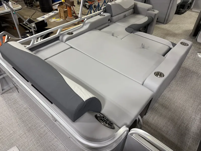 Slide: The Image of Tahoe LTZ 2385 Swingback (VRL) Pontoon & Honda 4-Stroke EFI 2025 - 21