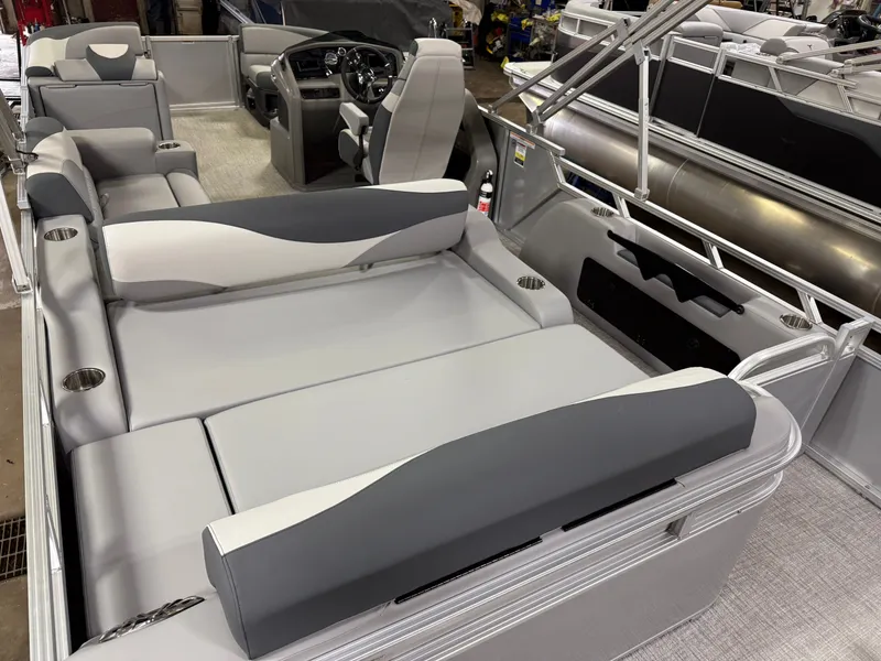 Slide: The Image of Tahoe LTZ 2385 Swingback (VRL) Pontoon & Honda 4-Stroke EFI 2025 - 22