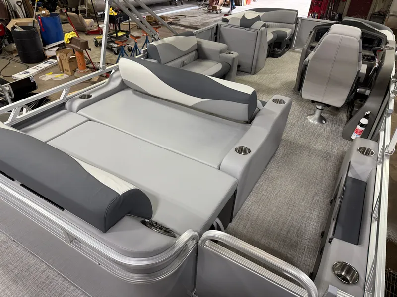 Slide: The Image of Tahoe LTZ 2385 Swingback (VRL) Pontoon & Honda 4-Stroke EFI 2025 - 23