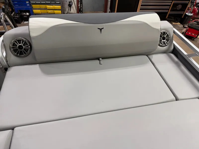 Slide: The Image of Tahoe LTZ 2385 Swingback (VRL) Pontoon & Honda 4-Stroke EFI 2025 - 25