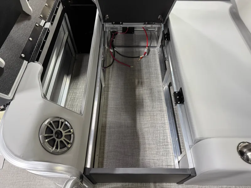 Slide: The Image of Tahoe LTZ 2385 Swingback (VRL) Pontoon & Honda 4-Stroke EFI 2025 - 27