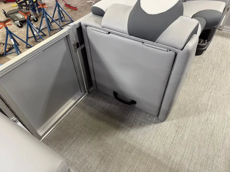 Slide: The Image of Tahoe LTZ 2385 Swingback (VRL) Pontoon & Honda 4-Stroke EFI 2025 - 30