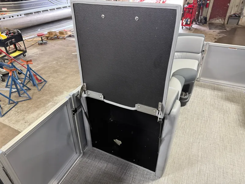 Slide: The Image of Tahoe LTZ 2385 Swingback (VRL) Pontoon & Honda 4-Stroke EFI 2025 - 31