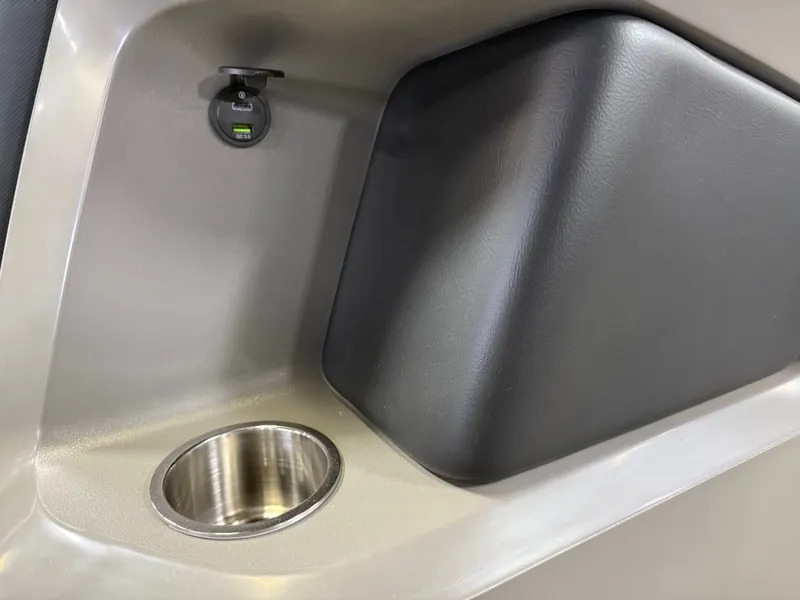 Slide: The Image of Tahoe LTZ 2385 Swingback (VRL) Pontoon & Honda 4-Stroke EFI 2025 - 33