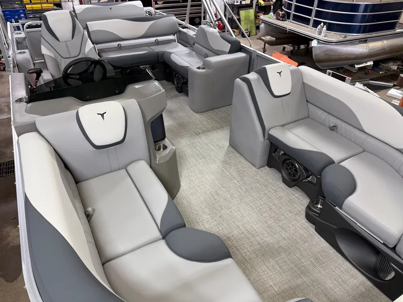 Slide: The Image of Tahoe LTZ 2385 Swingback (VRL) Pontoon & Honda 4-Stroke EFI 2025 - 35