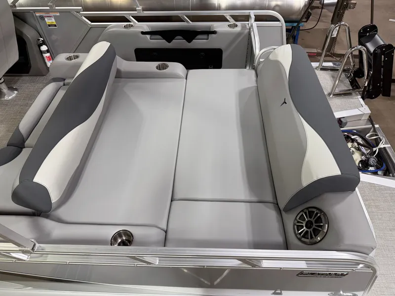 Slide: The Image of Tahoe LTZ 2385 Swingback (VRL) Pontoon & Honda 4-Stroke EFI 2025 - 4