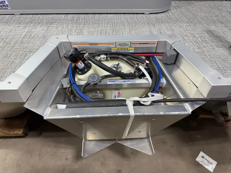 Slide: The Image of Tahoe LTZ 2385 Swingback (VRL) Pontoon & Honda 4-Stroke EFI 2025 - 45