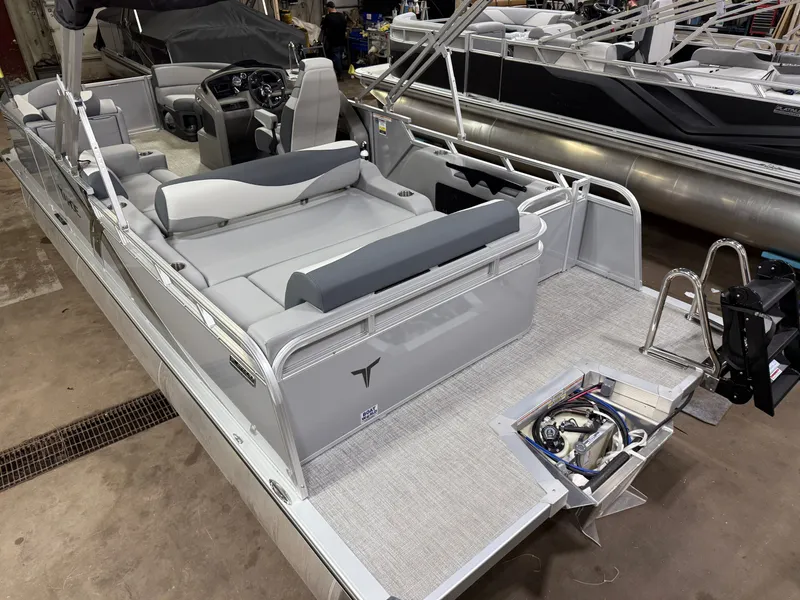 Slide: The Image of Tahoe LTZ 2385 Swingback (VRL) Pontoon & Honda 4-Stroke EFI 2025 - 50