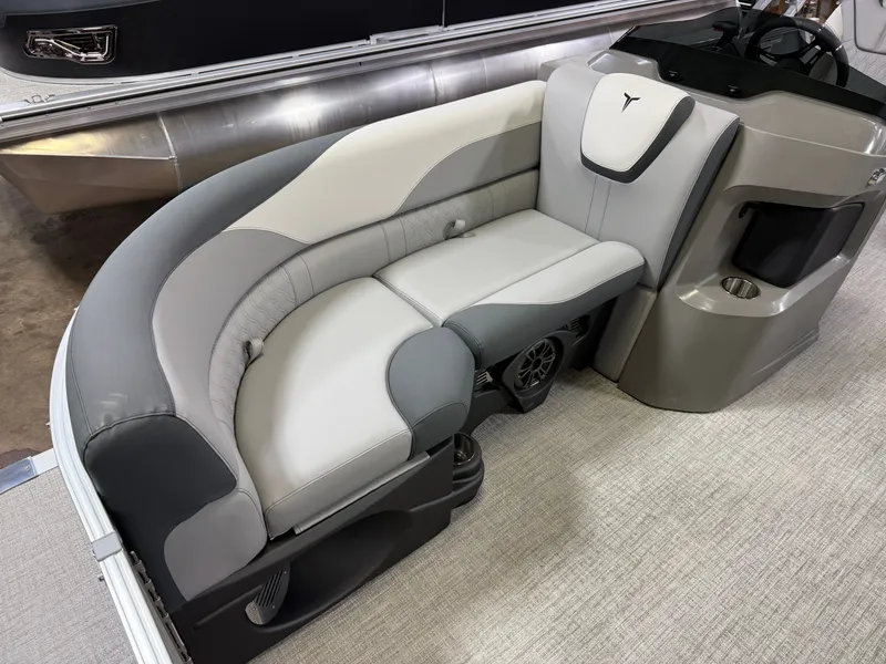 Slide: The Image of Tahoe LTZ 2385 Swingback (VRL) Pontoon & Honda 4-Stroke EFI 2025 - 7