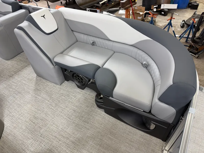 Slide: The Image of Tahoe LTZ 2385 Swingback (VRL) Pontoon & Honda 4-Stroke EFI 2025 - 8