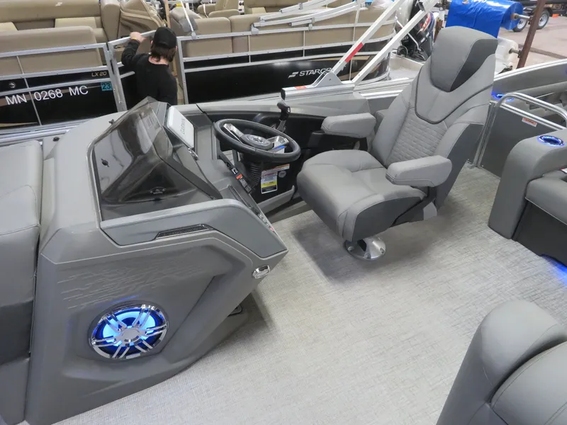 Slide: The Image of Tahoe Cascade 115HP VRB 2385 Swinback Pontoon 2024 - 10