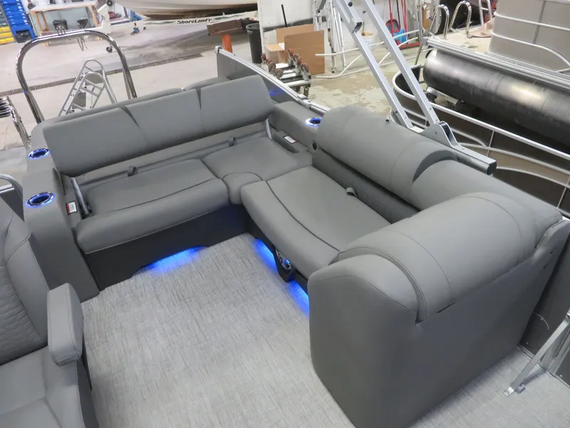Slide: The Image of Tahoe Cascade 115HP VRB 2385 Swinback Pontoon 2024 - 19