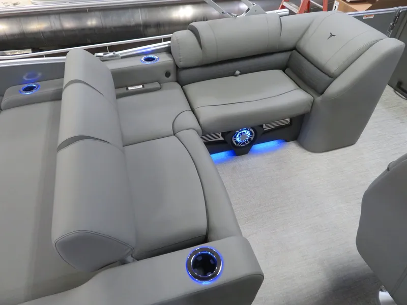 Slide: The Image of Tahoe Cascade 115HP VRB 2385 Swinback Pontoon 2024 - 20