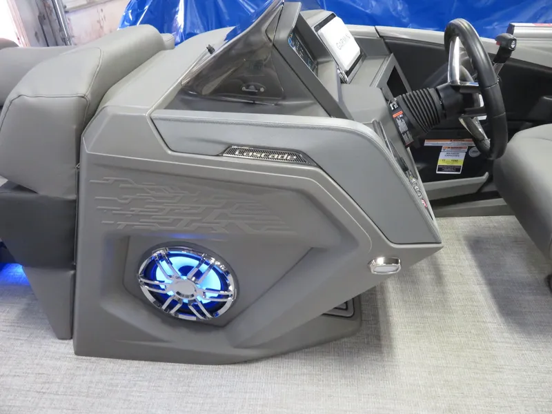 Slide: The Image of Tahoe Cascade 115HP VRB 2385 Swinback Pontoon 2024 - 32