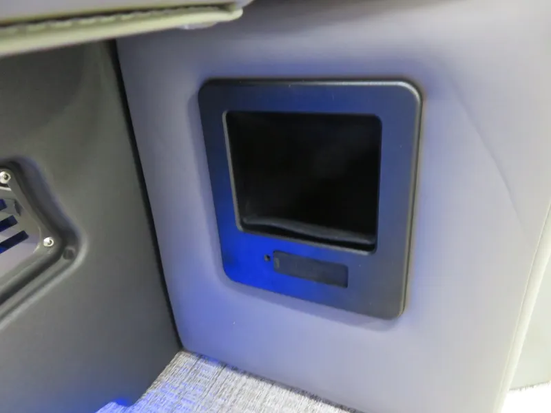 Slide: The Image of Tahoe Cascade 115HP VRB 2385 Swinback Pontoon 2024 - 36