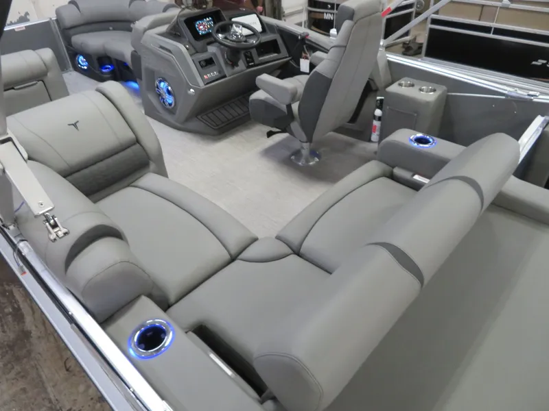 Slide: The Image of Tahoe Cascade 115HP VRB 2385 Swinback Pontoon 2024 - 4