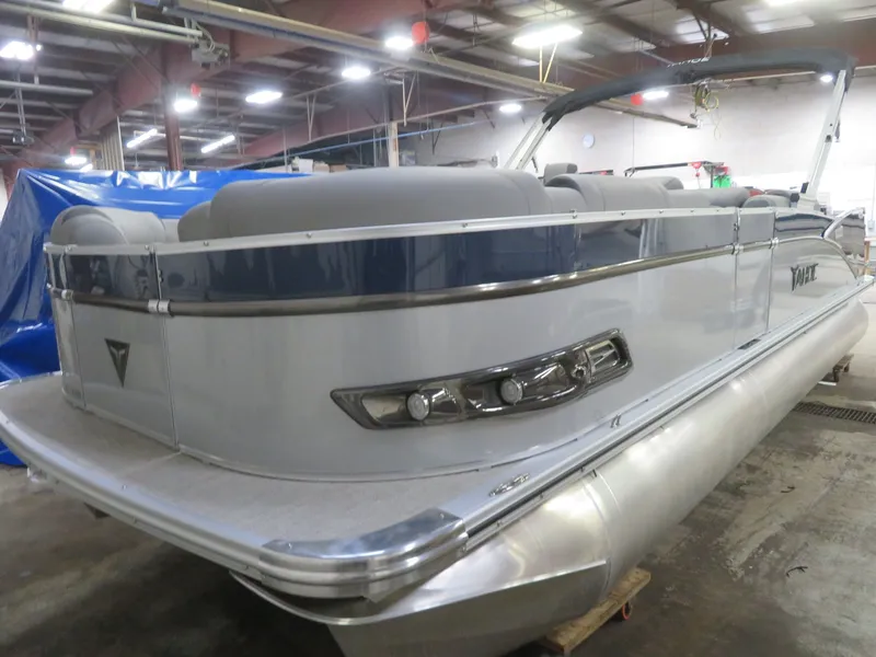 Slide: The Image of Tahoe Cascade 115HP VRB 2385 Swinback Pontoon 2024 - 43