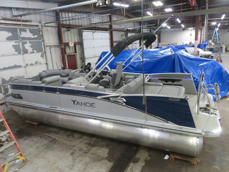 Slide: The Image of Tahoe Cascade 115HP VRB 2385 Swinback Pontoon 2024 - 44