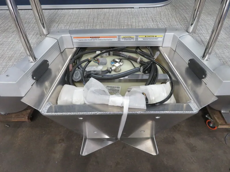 Slide: The Image of Tahoe Cascade 115HP VRB 2385 Swinback Pontoon 2024 - 46