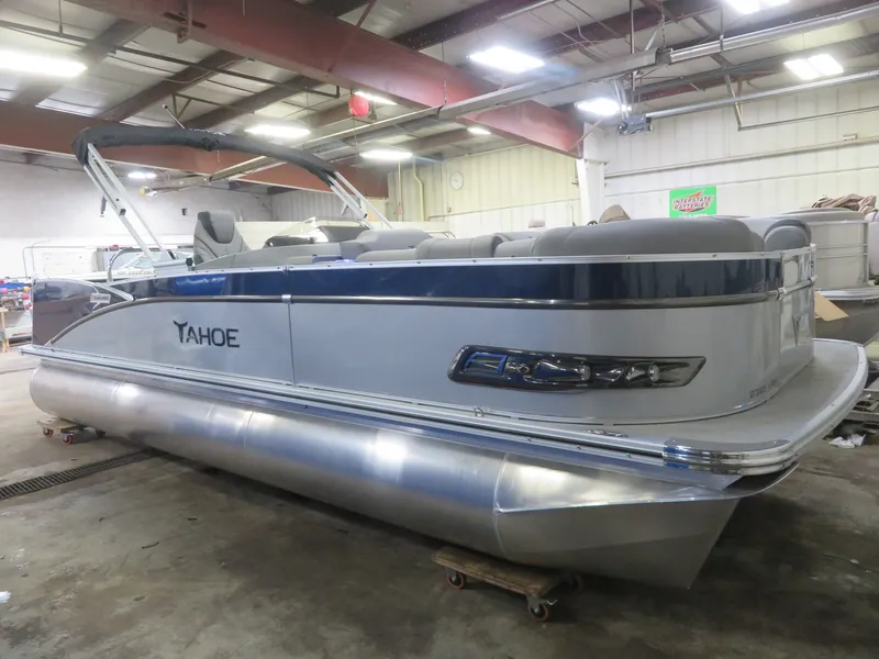 Slide: The Image of Tahoe Cascade 115HP VRB 2385 Swinback Pontoon 2024 - 52