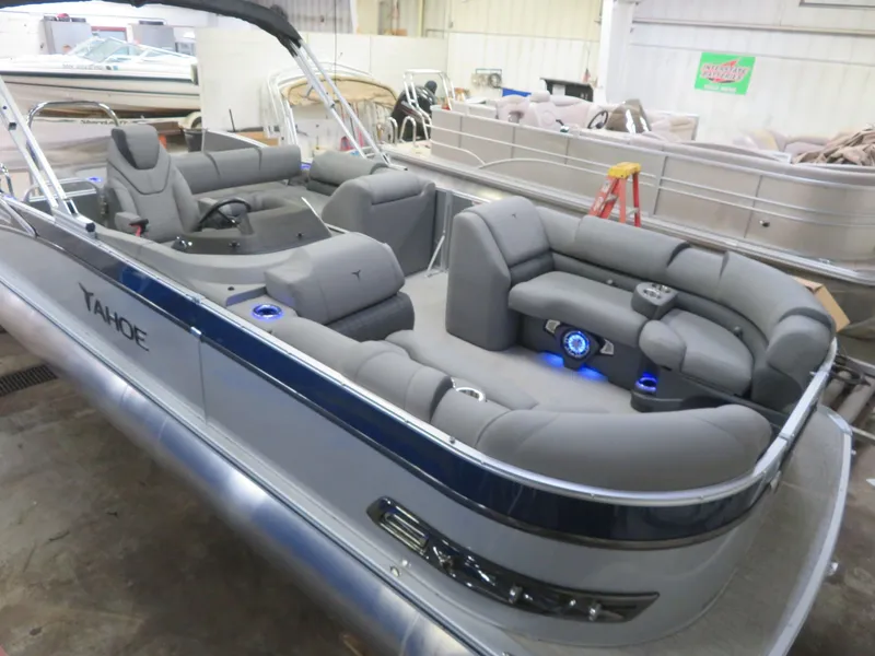 Slide: The Image of Tahoe Cascade 115HP VRB 2385 Swinback Pontoon 2024 - 54