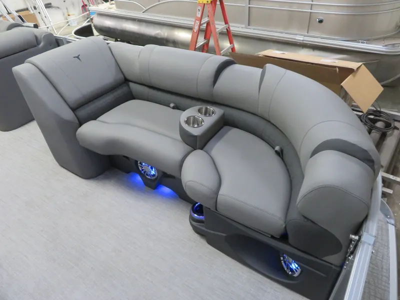 Slide: The Image of Tahoe Cascade 115HP VRB 2385 Swinback Pontoon 2024 - 9